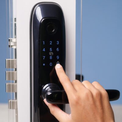Khóa cửa vân tay thông minh Ezviz CS-L2-11FCD mở khóa bằng vân tay, Mật mã, thẻ, khóa cơ