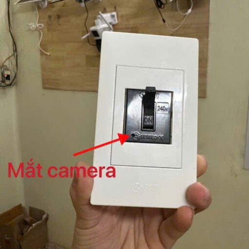 Aptomat Tich Hop Camera Sieu Nho Khong Day Quan Sat An Ninh Tu Xa 1
