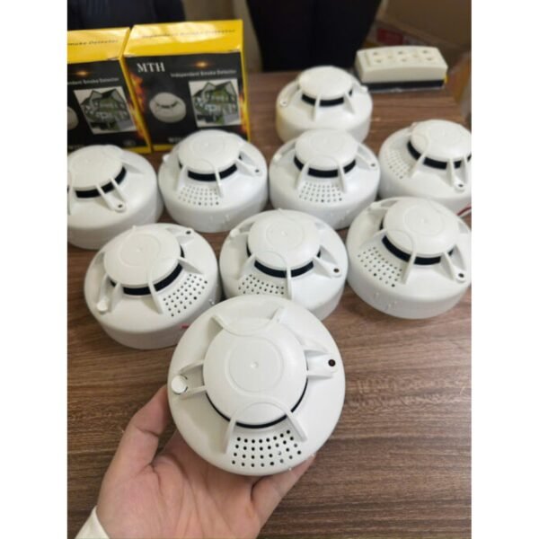 Bao Khoi Chay Nguon 220V Tich Hop Camera Sieu Nho Khong Day Quan Sat An Ninh 3