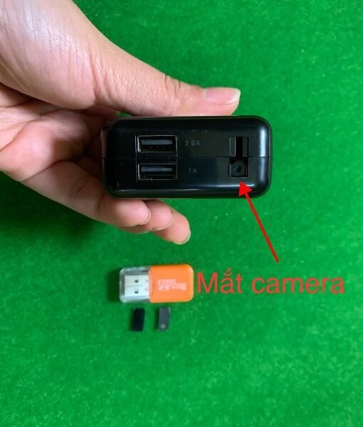 Cốc Sạc Nhanh Tích Hợp Camera – vị trí camera trên thân cốc sạc