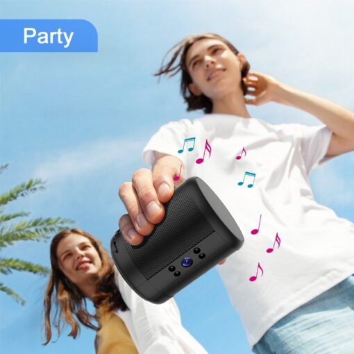 Loa Bluetooth R1 Tích Hợp Camera – ảnh 3 Loa Bluetooth R1 trong hoạt động giải trí – Loa Bluetooth R1 Tích Hợp Camera