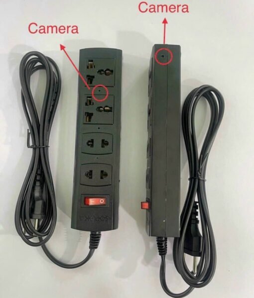 Ổ Cắm Đen Trắng Tích Hợp Camera – Vị trí camera được đánh dấu trên hai phiên bản ổ cắm đen và trắng