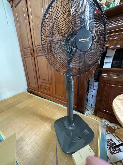 Quạt Điện Cây Tích Hợp Camera – ảnh 2 Quạt Điện Cây Tích Hợp Camera – Hình ảnh thực tế toàn bộ quạt điện cây có điều khiển