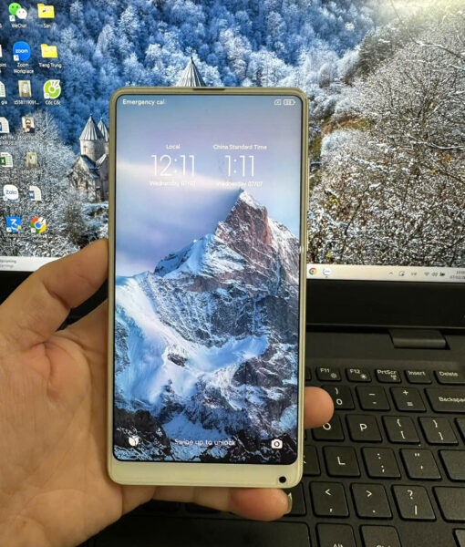 Smartphone Tich Hop Camera Sieu Nho Khong Day Mat Tren Dinh Xem Tu Xa 3