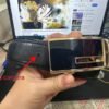 Thắt Lưng Nam Tích Hợp Camera – mũi tên chỉ vị trí camera tại khóa thắt lưng