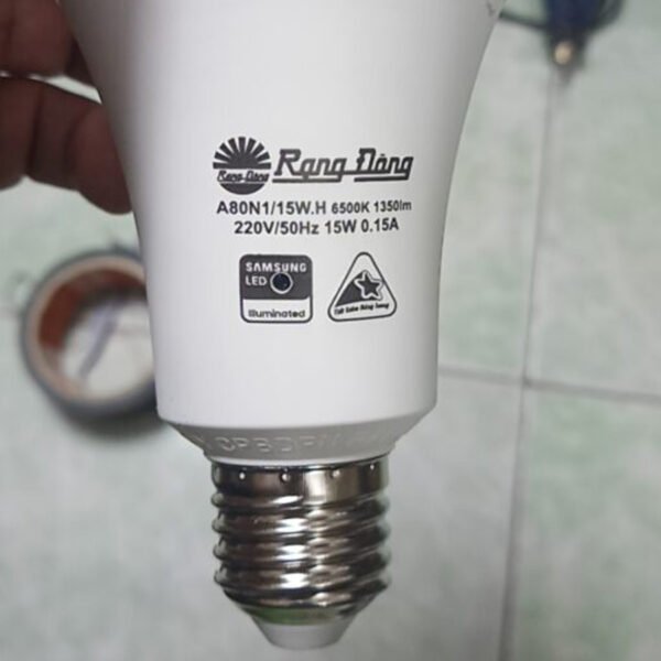 Camera Tich Hop Bong Den Wifi 4K  Quan Sat Trong Nha Qua Dien Thoai 7